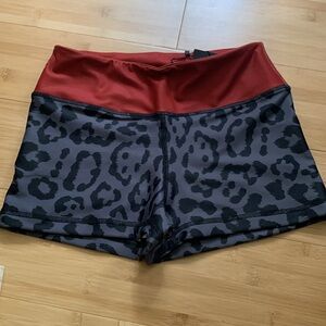 Grey and red leopard print gym shorts / L